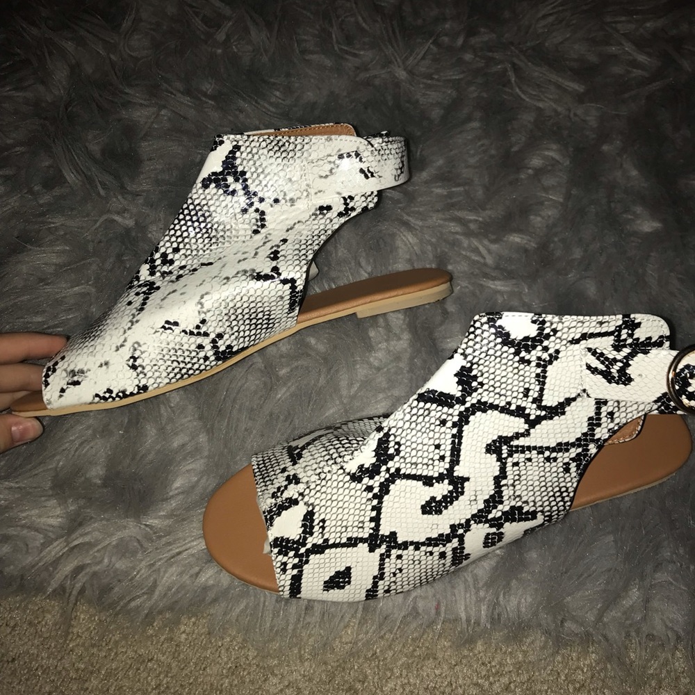 Women’s sandals